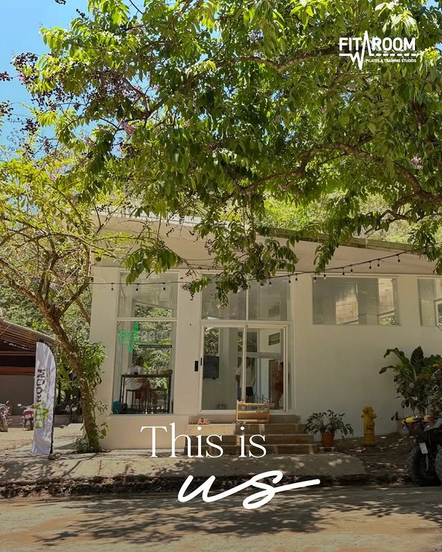 The Fit Room studio in Santa Teresa, framed by a tree